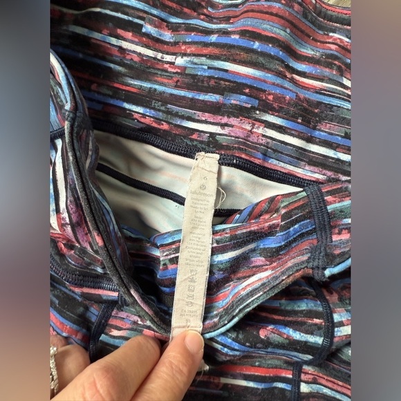 Lululemon Leggings Activewear Multi Color Blue Pink Pattern Striped Size 6 - Picture 4 of 8